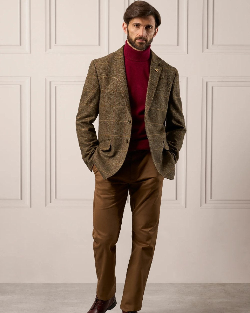 Teak coloured Alan Paine Combrook Mens Tweed Sports Blazer on indoor background