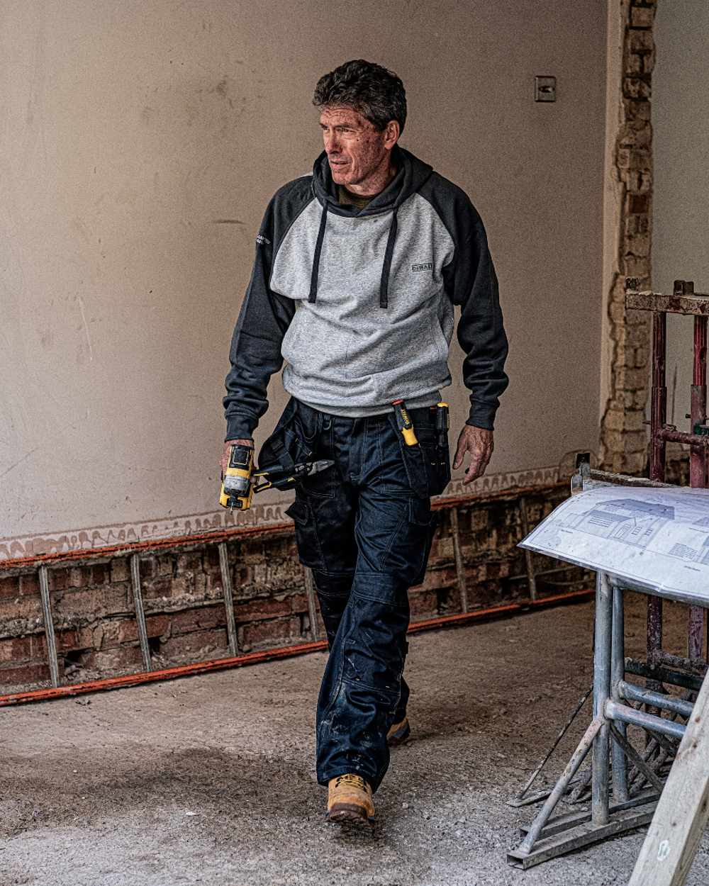 DeWalt Pro Tradesman Trousers in Black