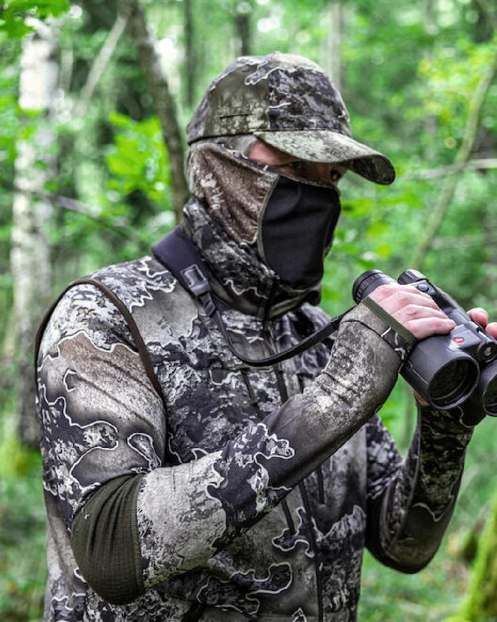 Realtree Excape coloured Deerhunter Excape Facemask on forest background