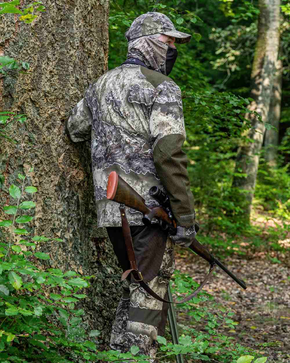 Realtree Excape coloured Deerhunter Excape Light Jacket on forest background