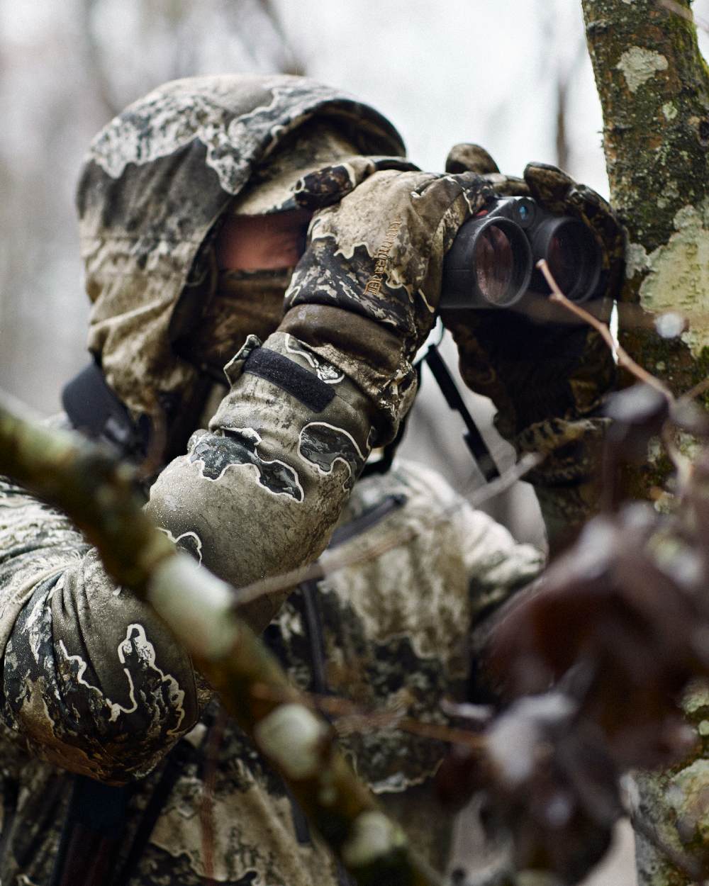 Realtree Excape coloured Deerhunter Excape Winter Waterproof Jacket on forest background