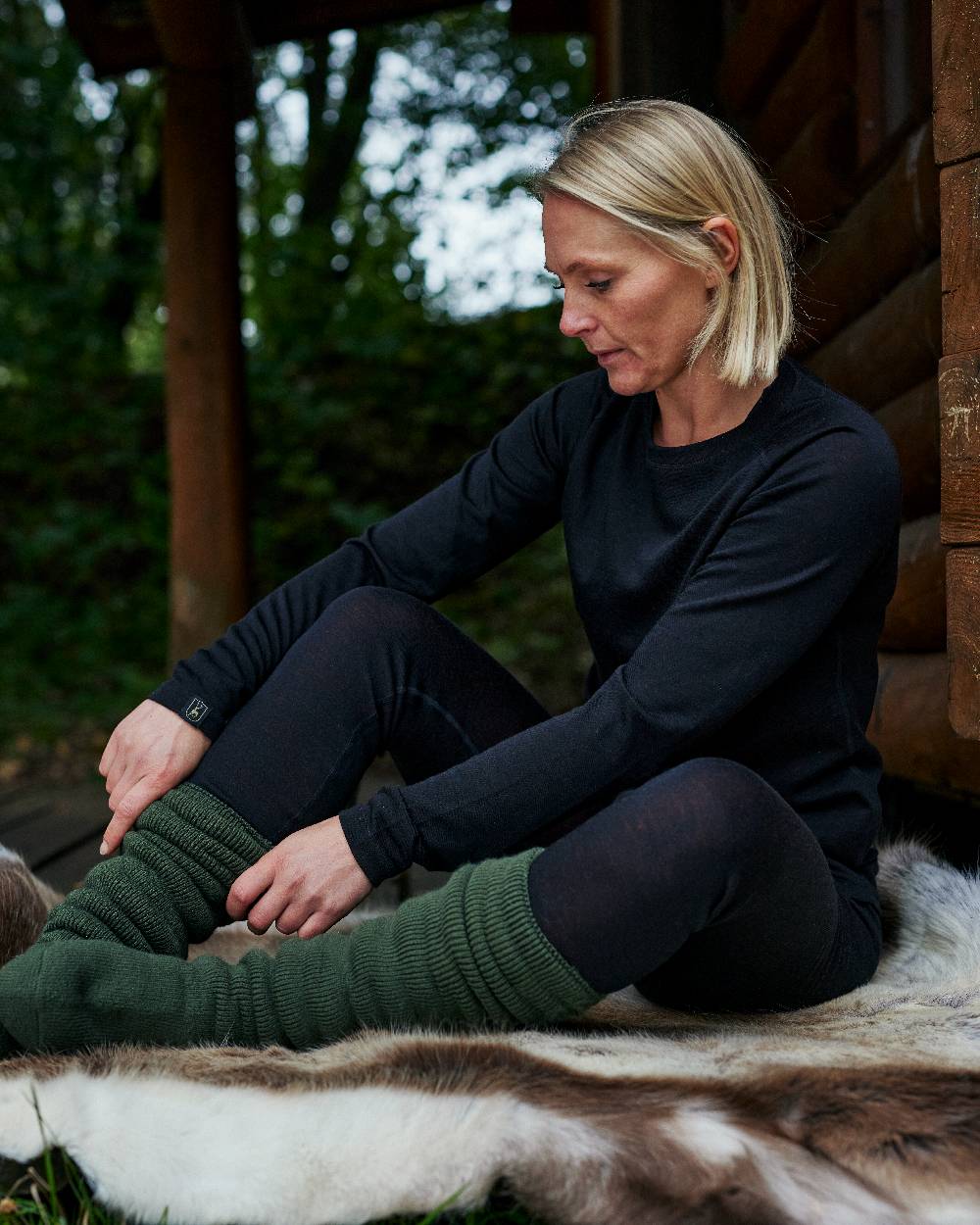 Black Oak coloured Deerhunter Lady Quinn Merino Undershirt on forest background