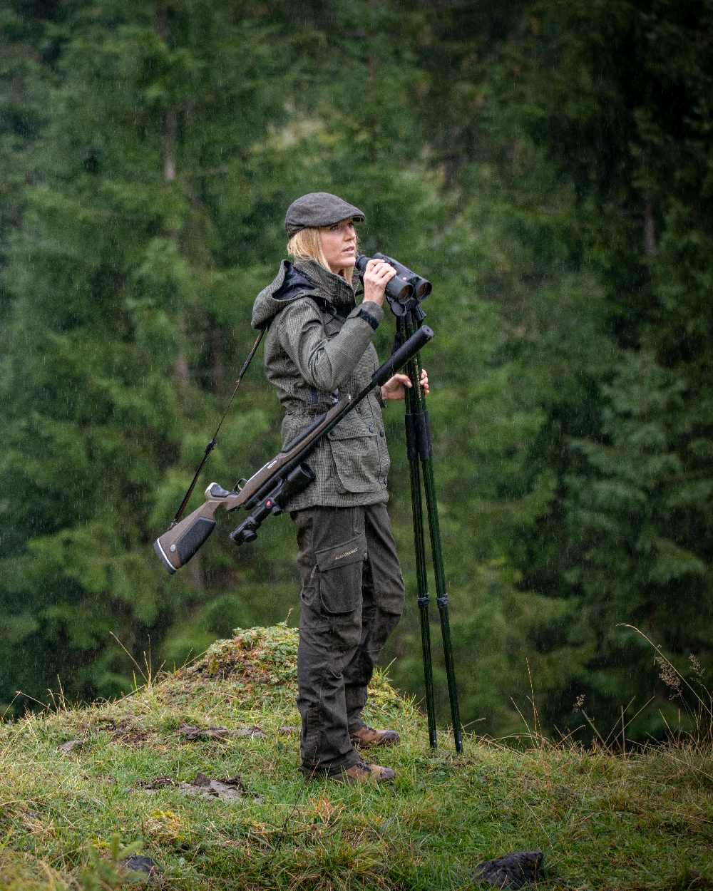 Elmwood coloured Deerhunter Lady Raven Trousers on grassy background