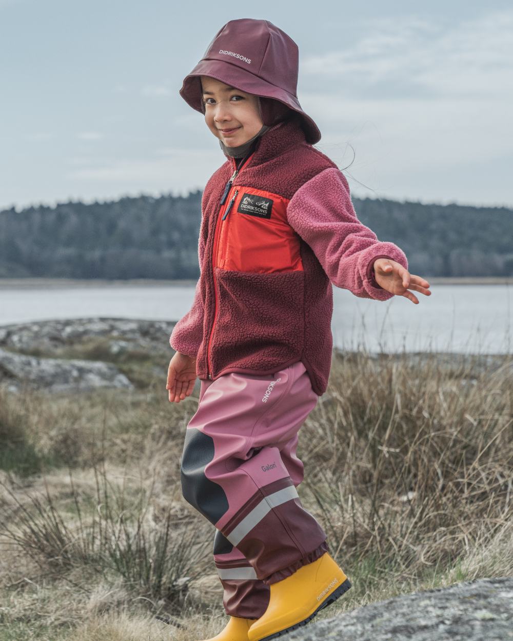 Anemon Red coloured Didriksons Childrens Anten Full Zip Jacket on sea background