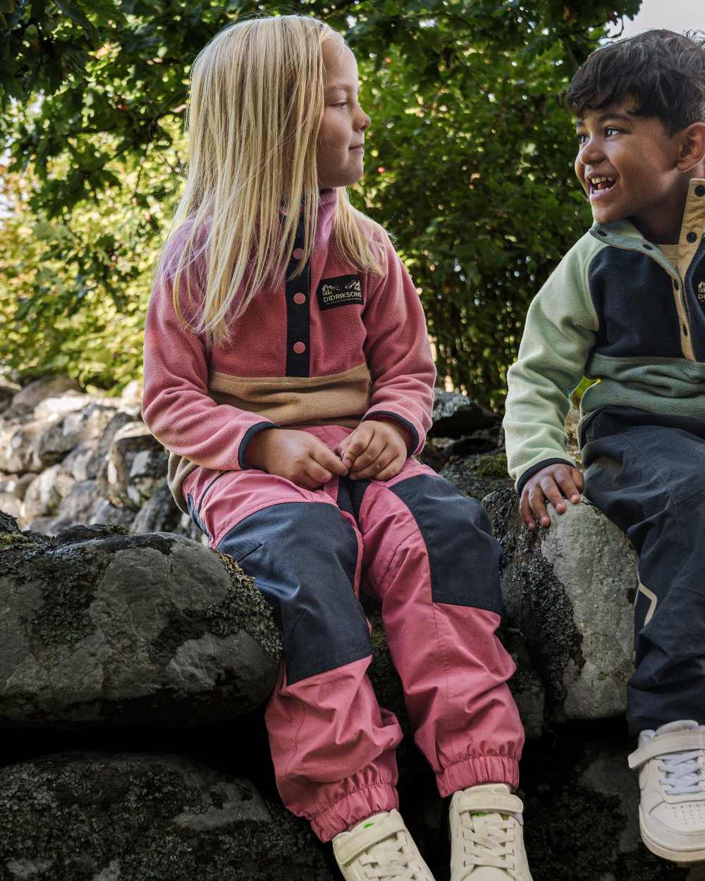 Heather Pink coloured Didriksons Childrens Dusk Pants on forest background