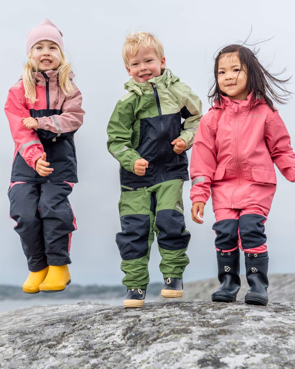 Light Algae Green coloured Didriksons Childrens Pilvi Jacket on sky background