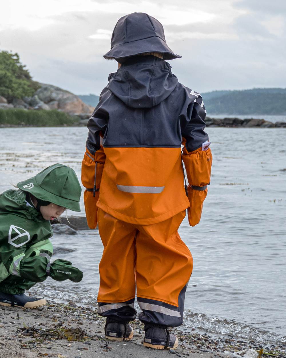 Navy coloured Didriksons Southwest Kids Galon on sea background