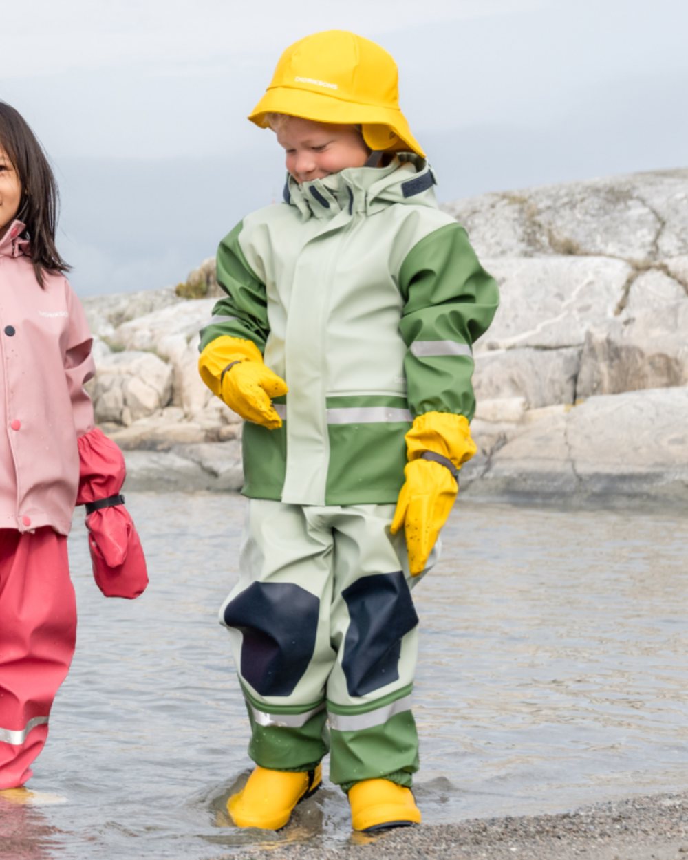 Oat Yellow coloured Didriksons Southwest Kids Galon on sea background