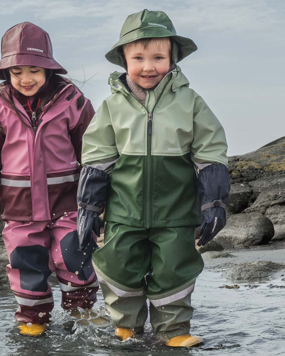 Pine Green coloured Didriksons Southwest Kids Galon on sea background