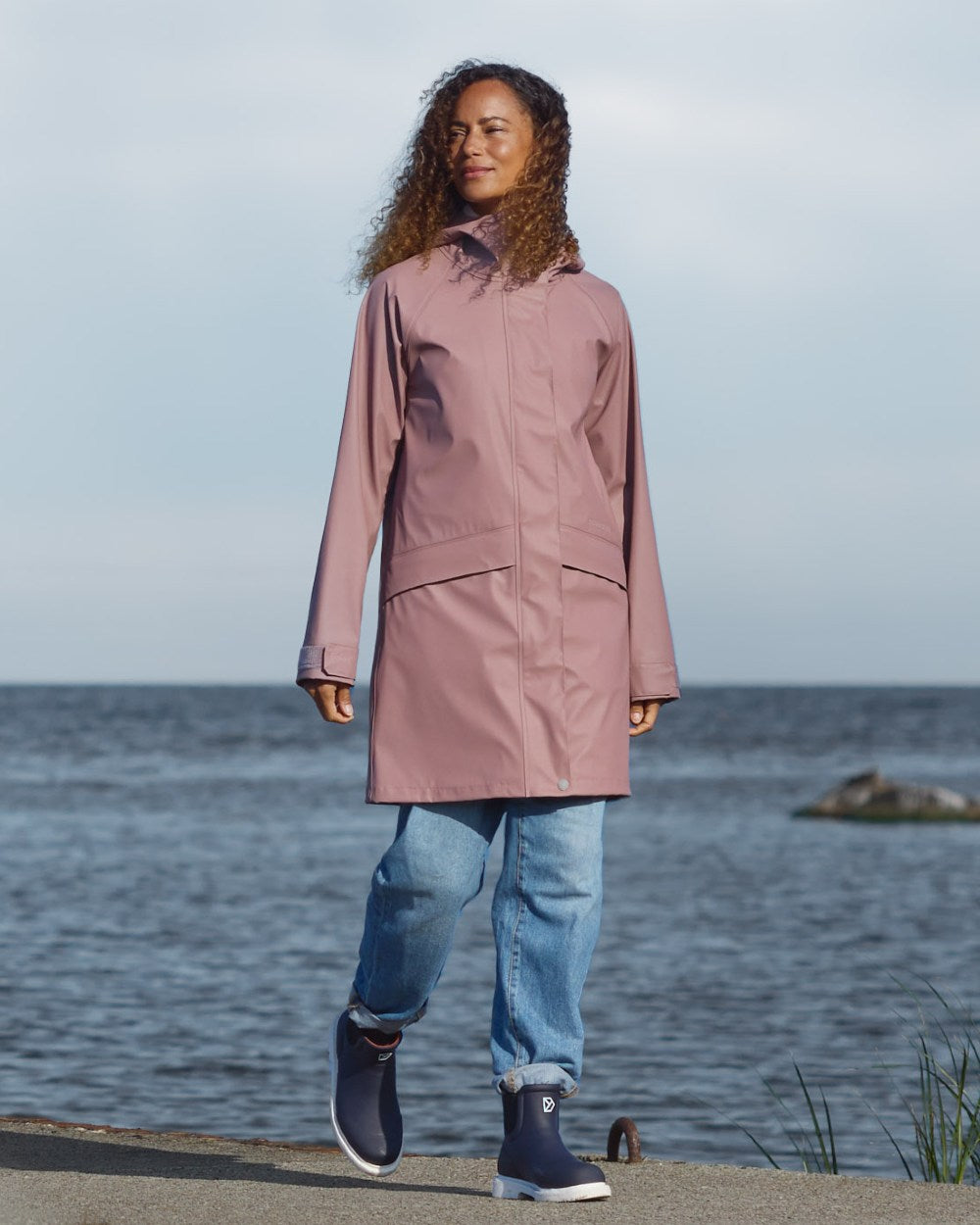 Faded Wine Blue coloured Didriksons Womens Elly Parka 4 on sea background