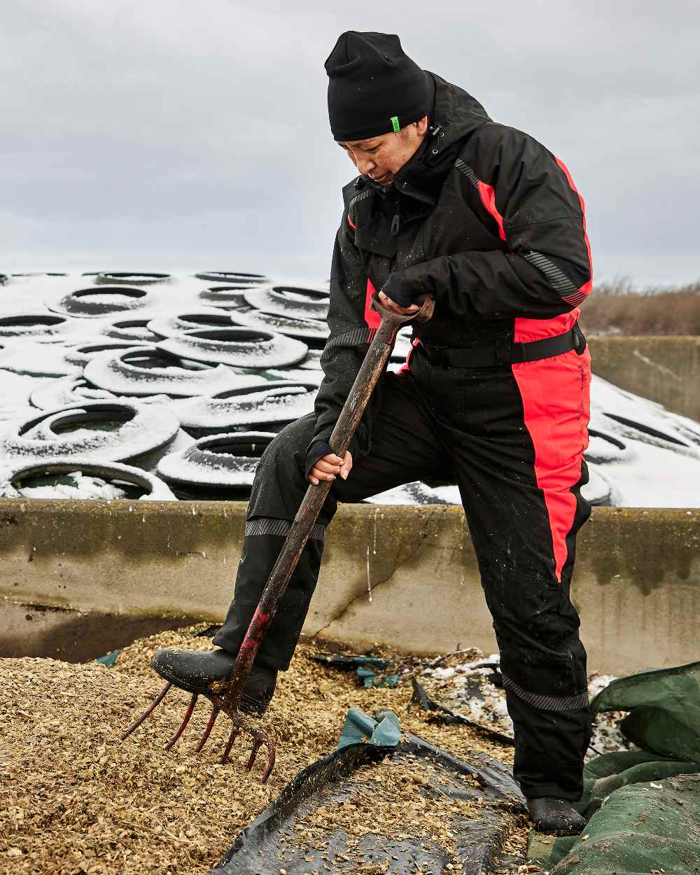 Black Red Coloured Elka Womens Working Xtreme Winter Thermal Coverall With Recycled Padding on snow background