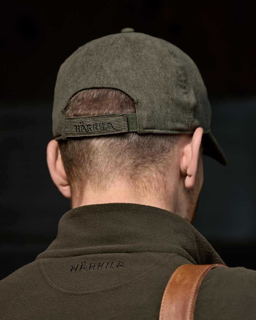 Grape Leaf coloured Harkila Corduroy Cap on barn background