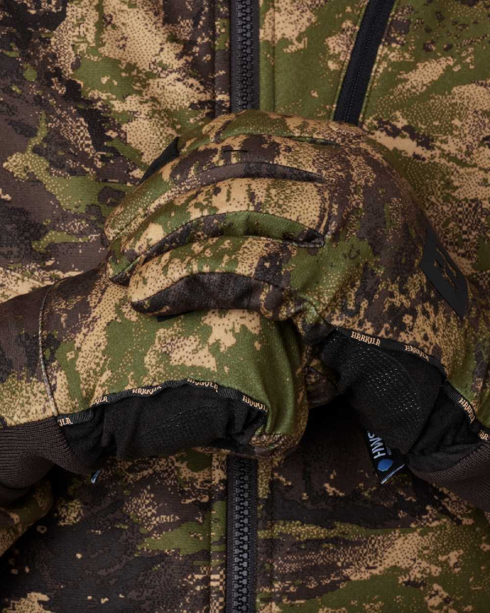 AXIS Forest Harkila Deer Stalker Camo HWS Gloves on white background