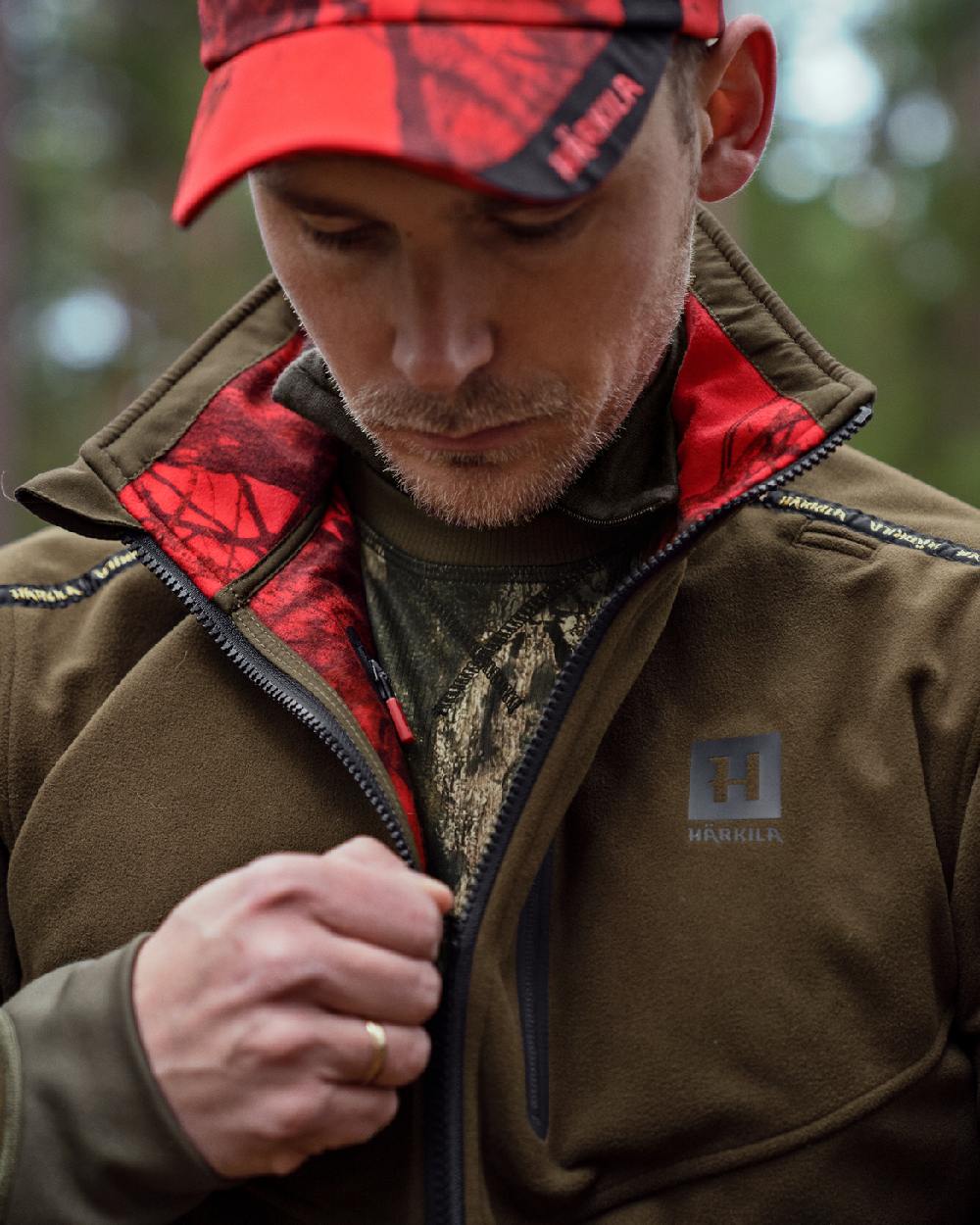 Hunting Green Mossy Oak Break-up Country Coloured Harkila Kamko Camo Reversible WSP Jacket on blurry background