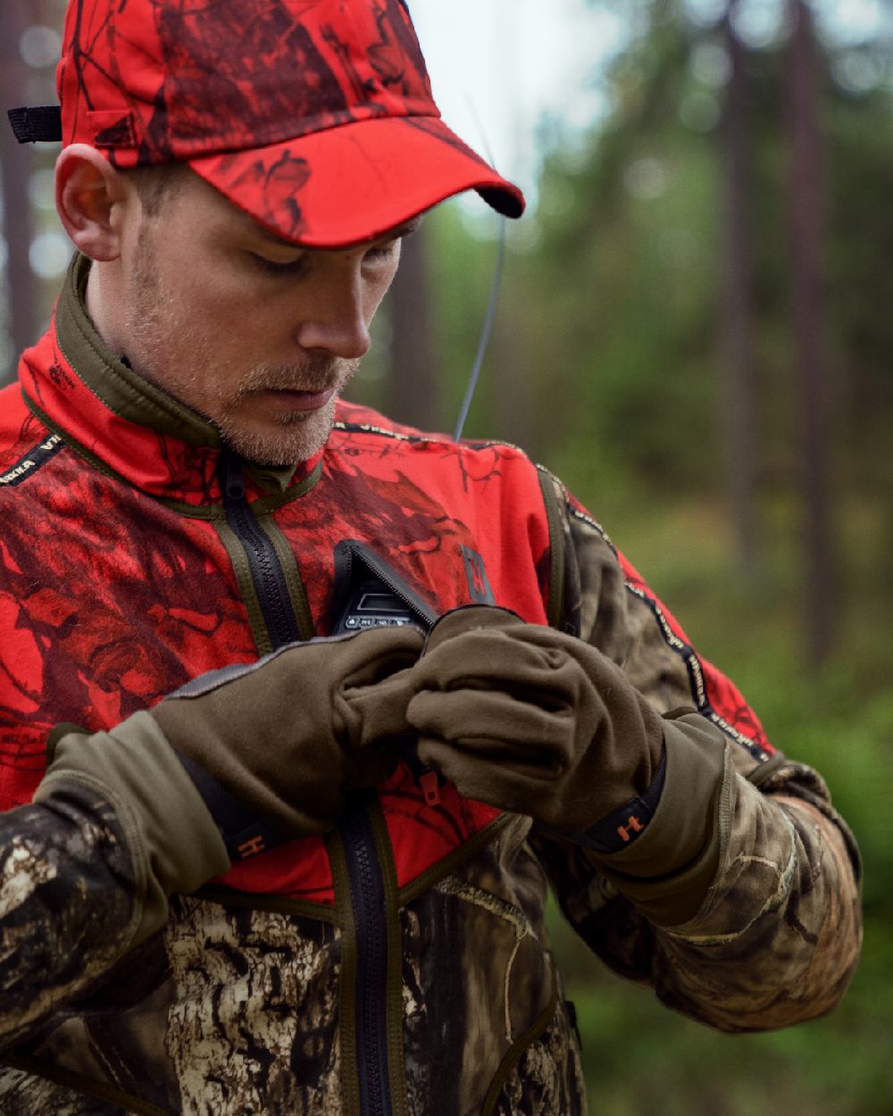 Hunting Green Mossy Oak Break-up Country Coloured Harkila Kamko Camo Reversible WSP Jacket on blurry background