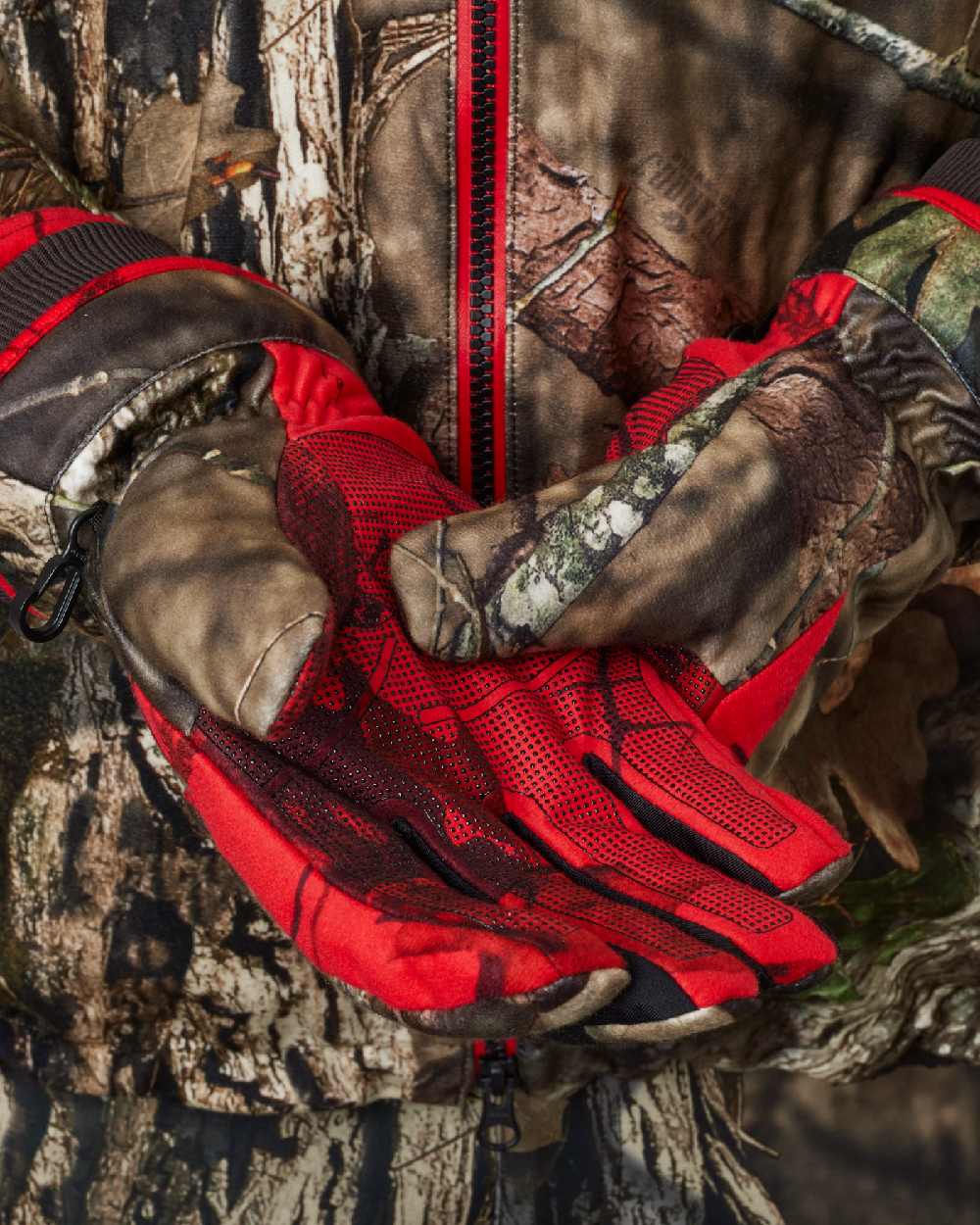 Mossy Oak Break-Up Country Mossy Oak Red Coloured Harkila Moose Hunter 2.0 GTX Gloves on white background