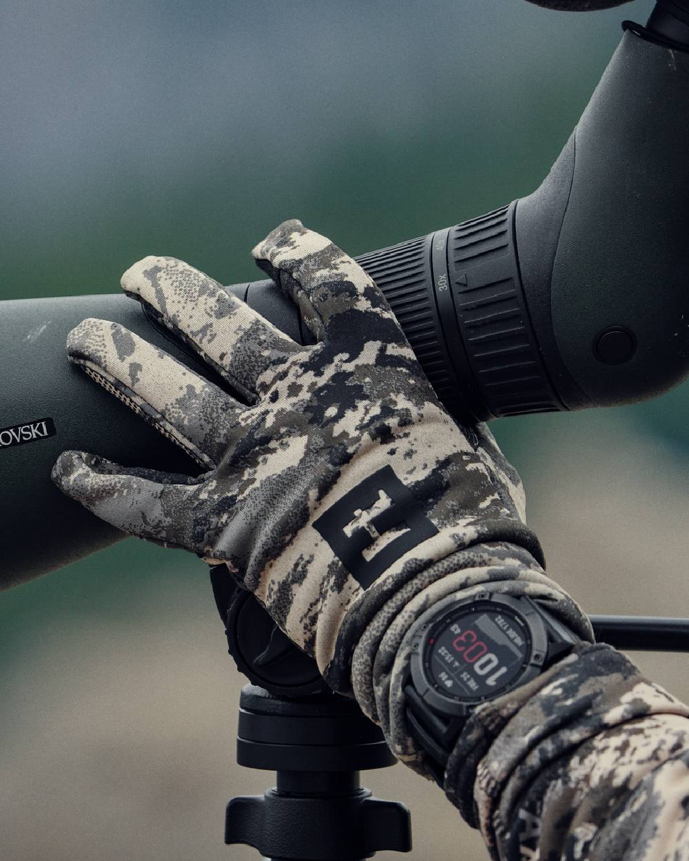 AXIS Mountain Coloured Harkila Mountain Hunter Expedition Fleece Gloves on blurry background