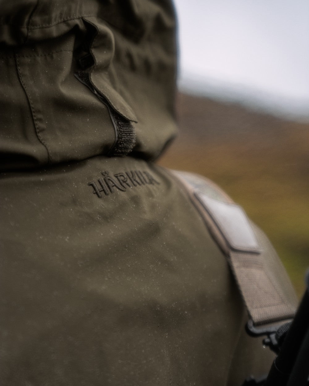 Willow Green Coloured Harkila Orton Tech HWS Packable Smock on outdoor background