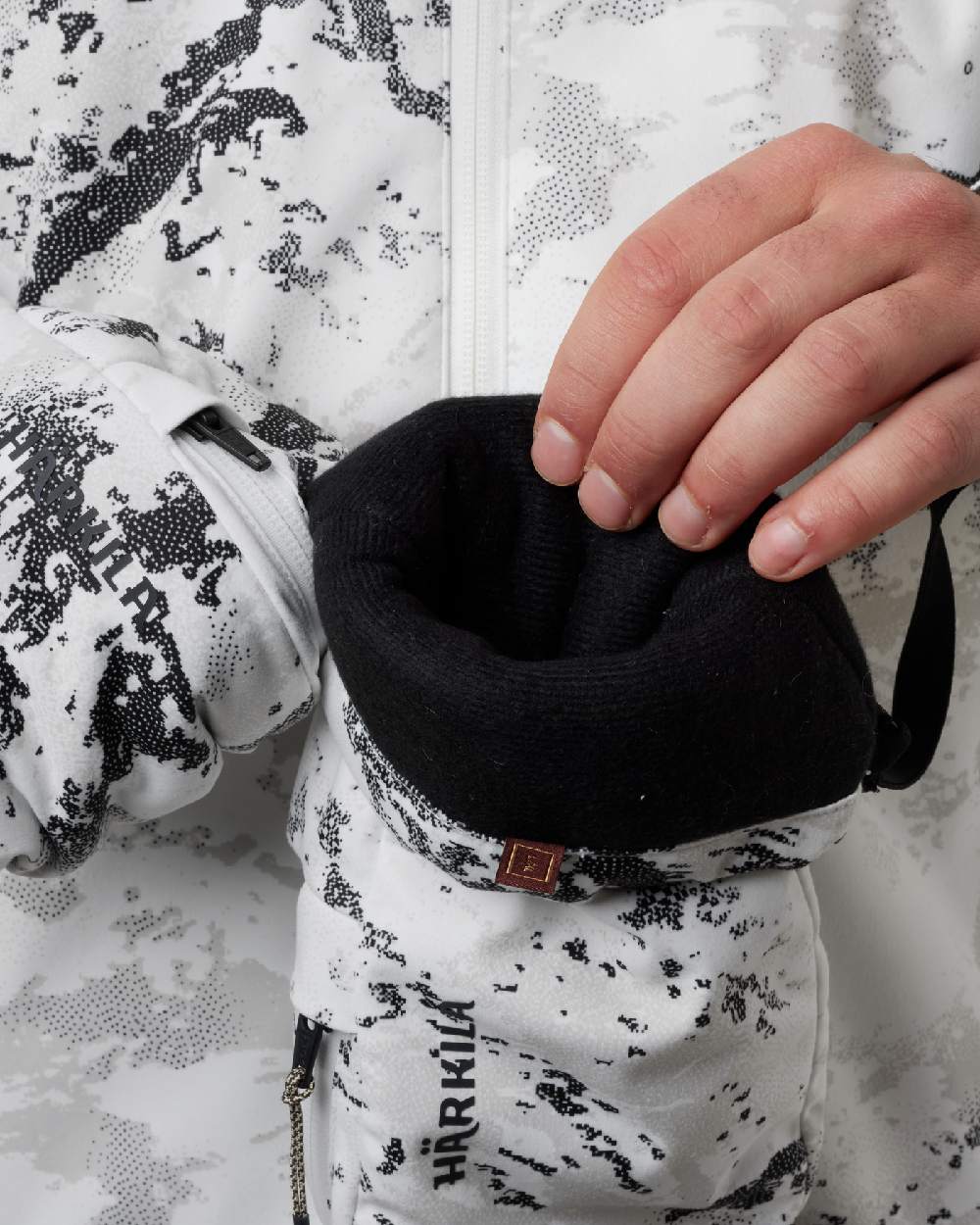 AXIS Snow Coloured Harkila Winter Active WSP Insulated Mittens on white background