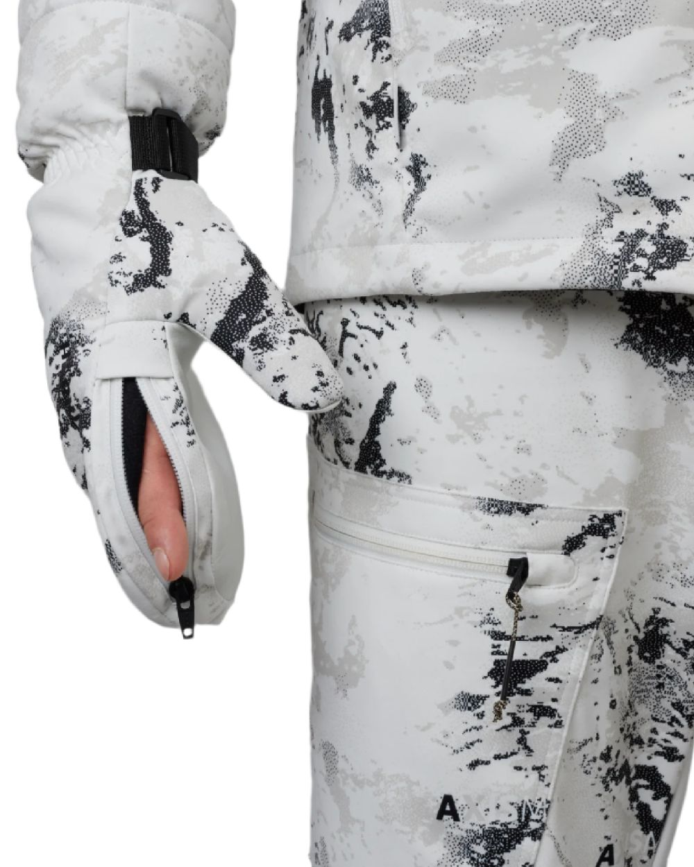AXIS Snow Coloured Harkila Winter Active WSP Insulated Mittens on white background