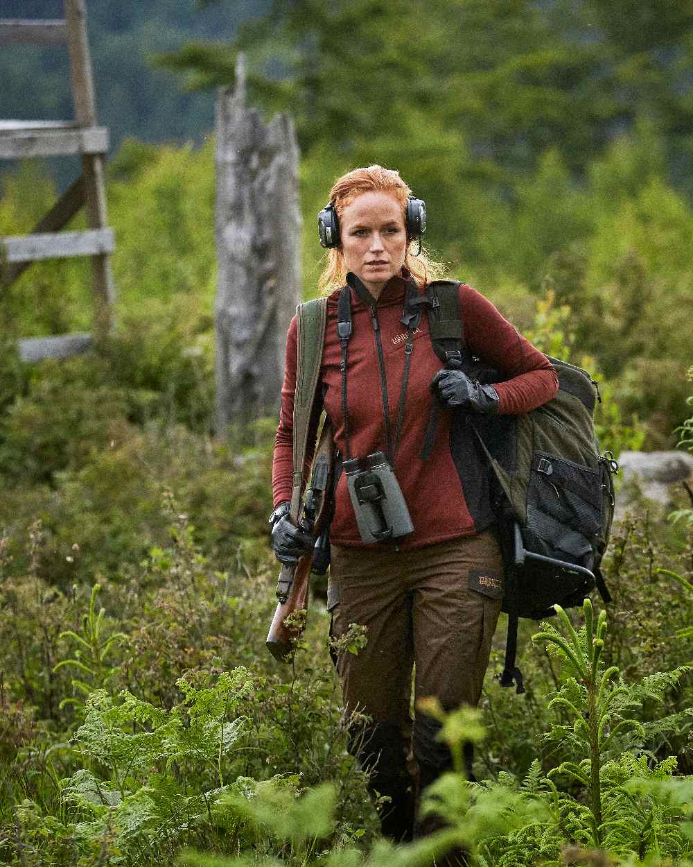 Shadow Brown Coloured Harkila Womens Classic Shooting Gloves on forest background