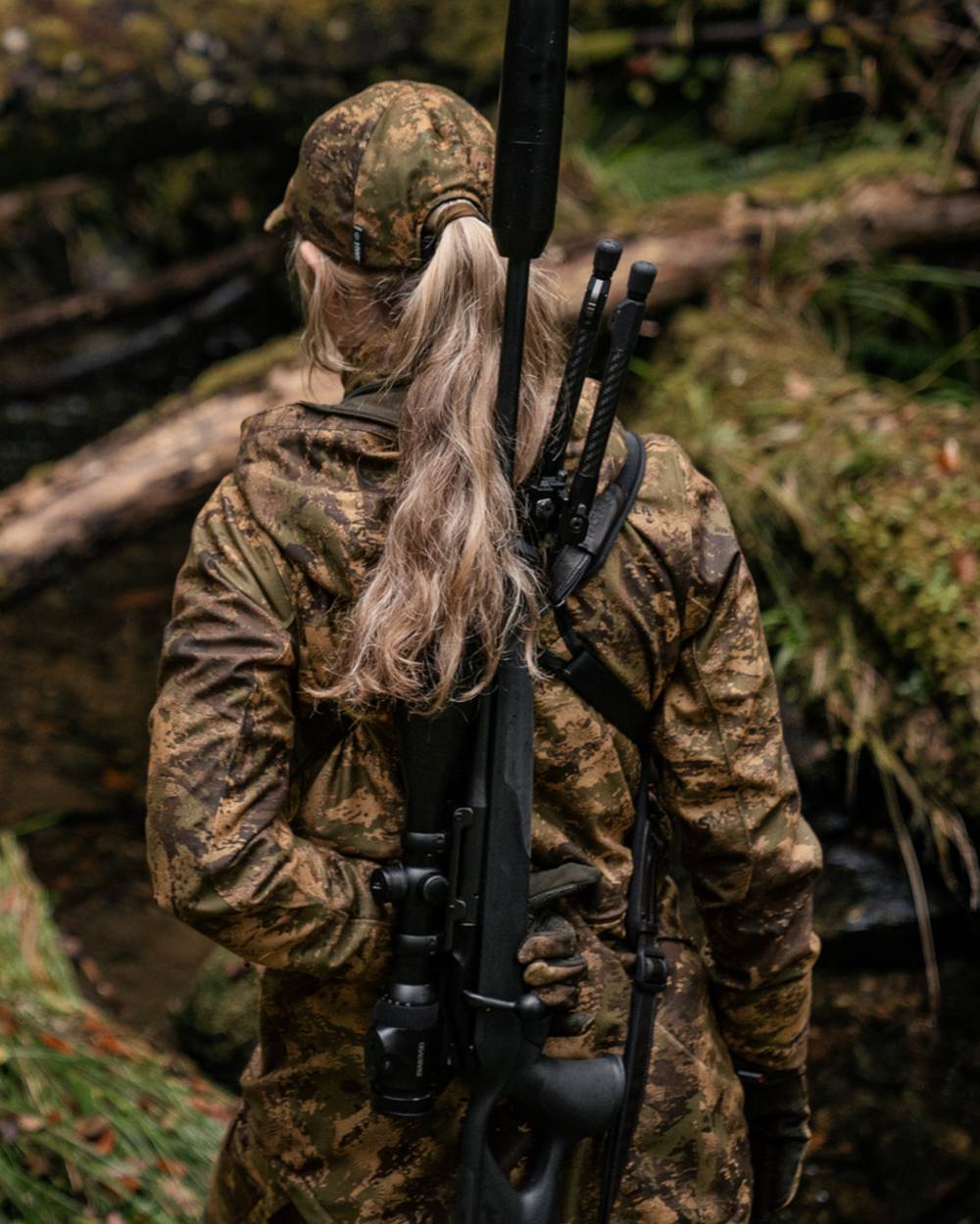 Axis MSP Forest coloured Harkila Womens Deer Stalker Camo HWS Jacket on forest background