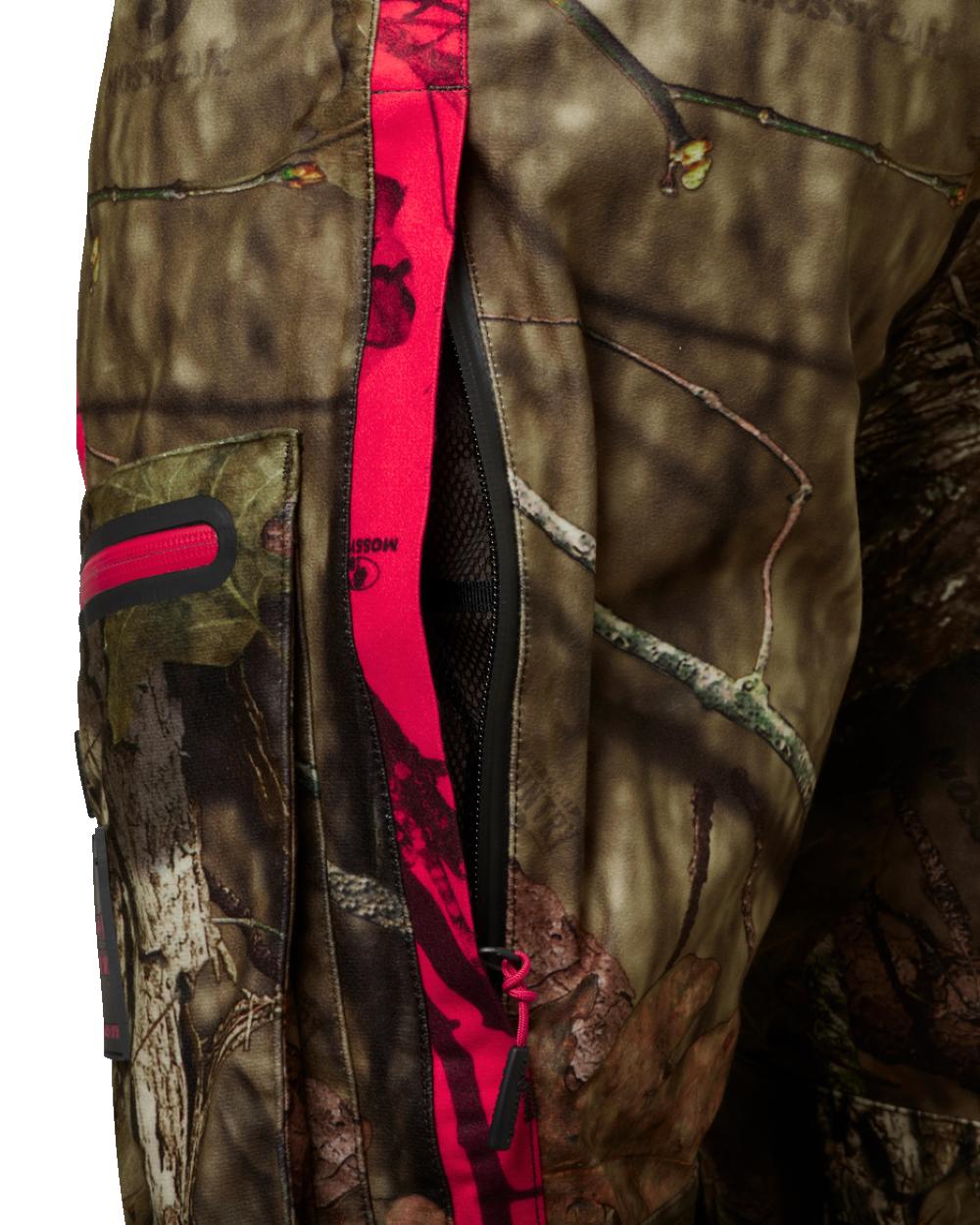MossyOak Break-Up Country/MossyOak Red coloured Harkila Moose Hunter 2.0 GTX Trousers on white background