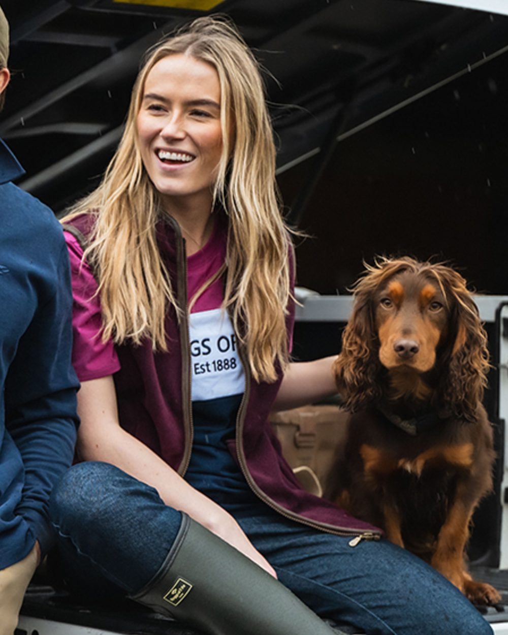 Berry White Navy Coloured Hoggs of Fife Mens Darcie Colour Block T-Shirt on outdoor background
