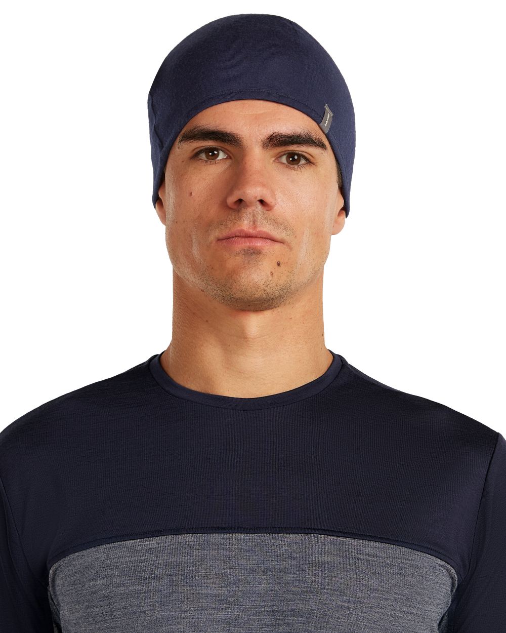 Dark loden midnight navy coloured Icebreaker 200 Oasis Reversible Beanie on white background