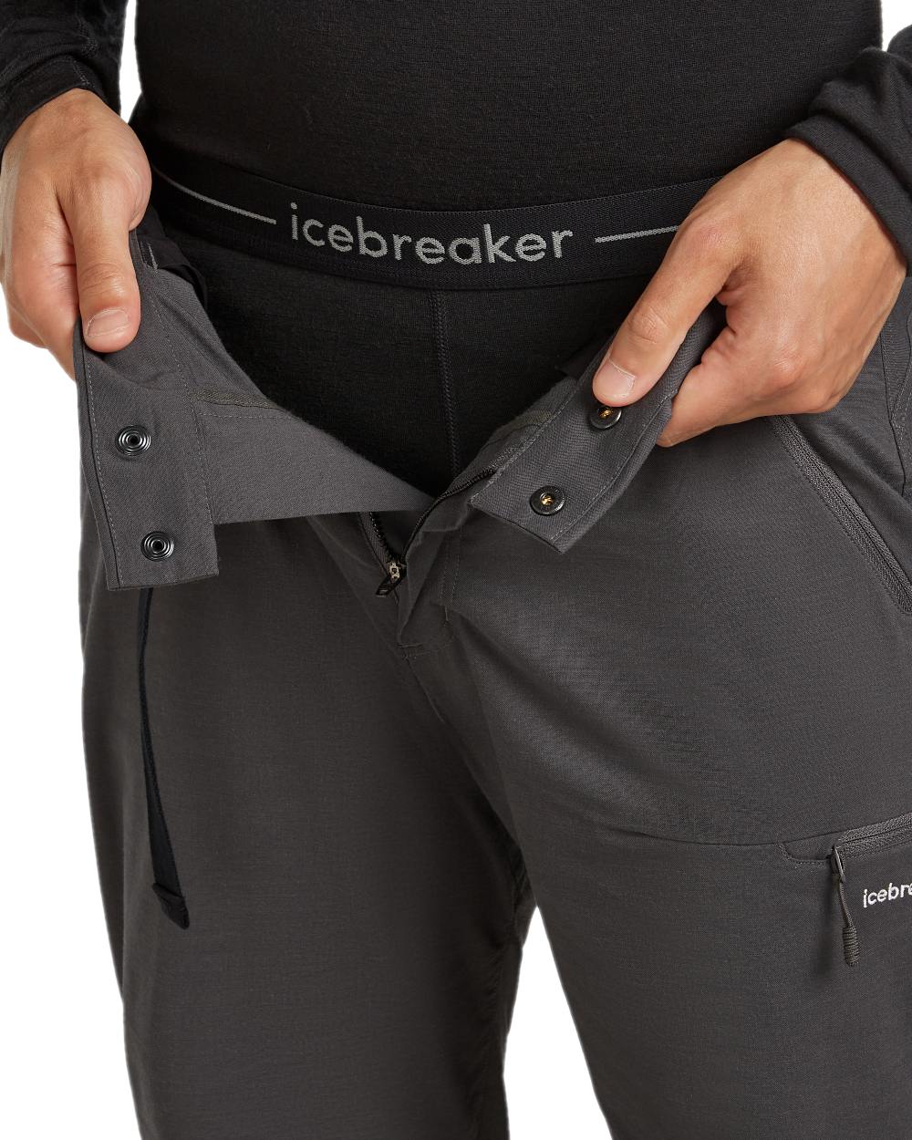 Black Coloured Icebreaker Mens Merino 200 Oasis 3/4 Thermal Leggings on white background