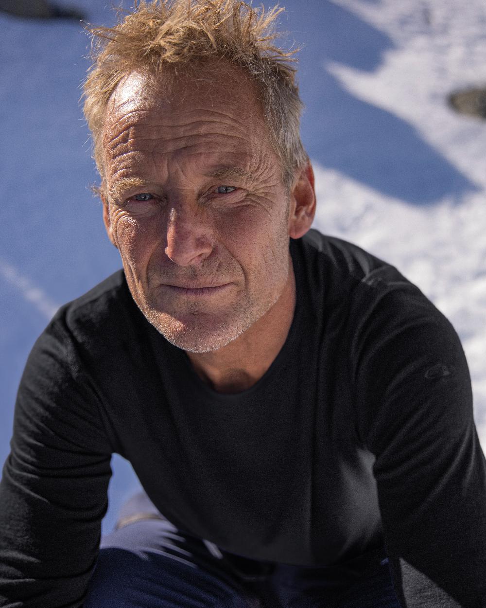 Black Coloured Icebreaker Mens Merino 200 Oasis Crewe Thermal Top on sky background