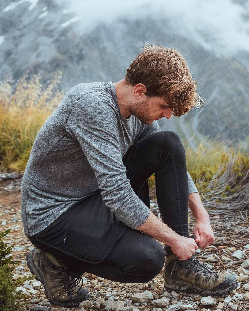 Gritstone Heather Coloured Icebreaker Mens Merino 200 Oasis Crewe Thermal Top on mountain background