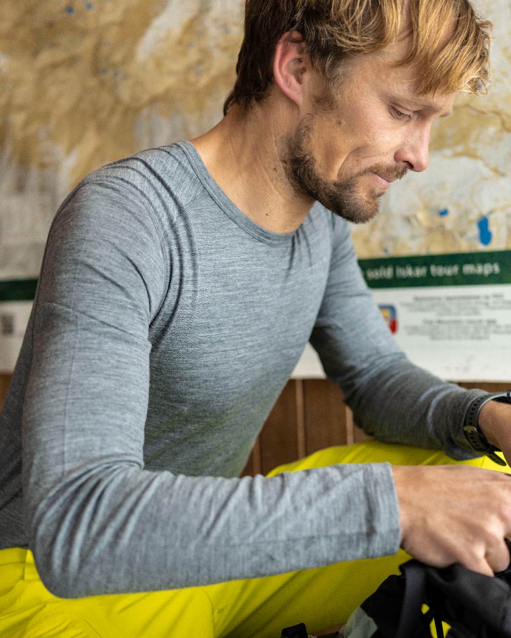 Gritstone Heather Coloured Icebreaker Mens Merino 200 Oasis Crewe Thermal Top on cabin background