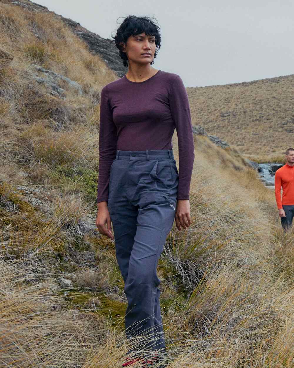 Java Coloured Icebreaker Womens Merino 200 Oasis Crewe Thermal Top on mountain background