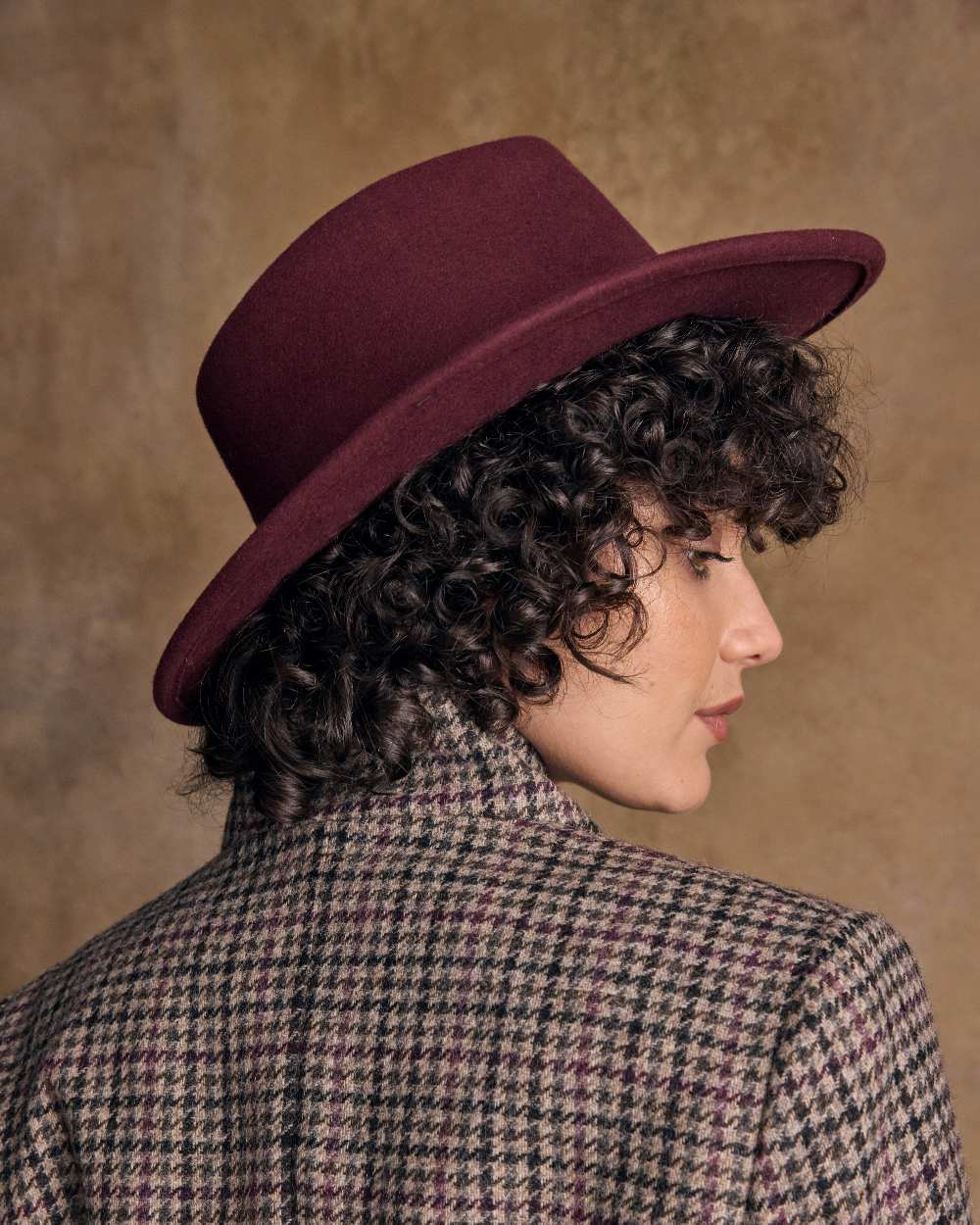 Burgundy Coloured Jack Murphy Boston Crushable Felt Hat on indoor background