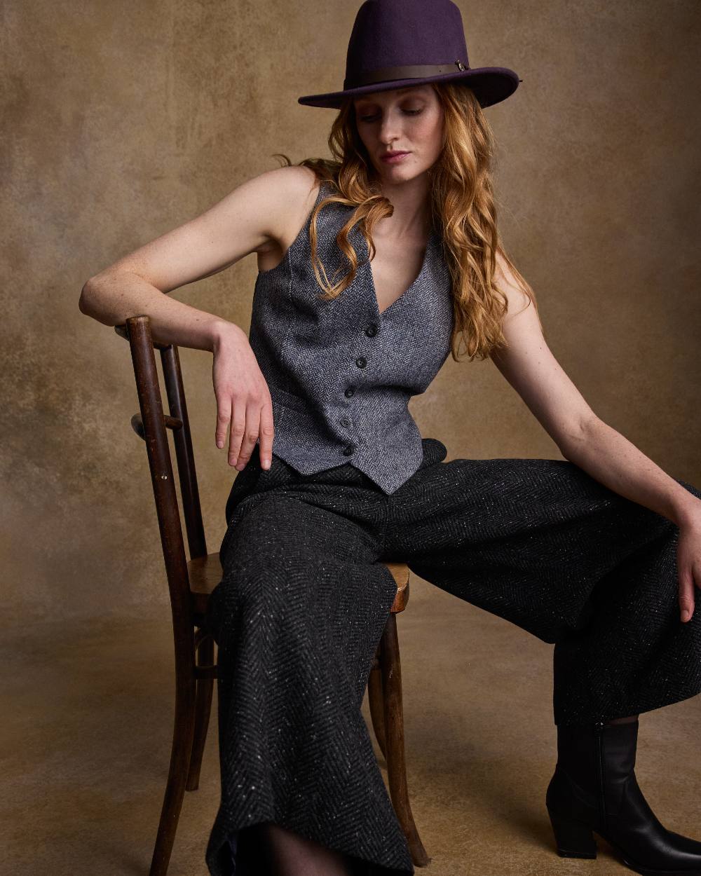 Plum Coloured Jack Murphy Boston Crushable Felt Hat on indoor background