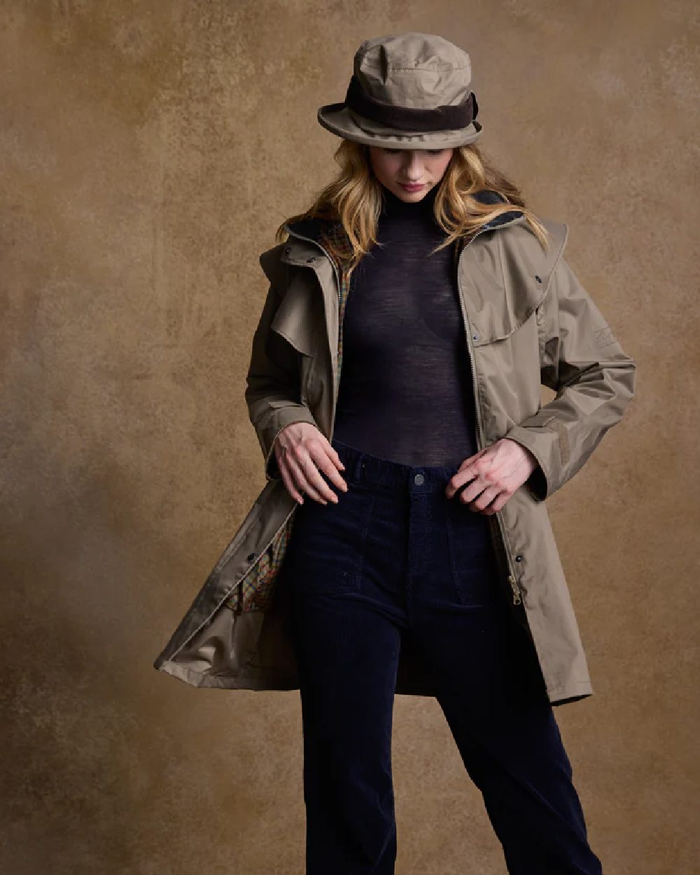 Chinchilla coloured Jack Murphy Malvern Heritage Rain Hat on wall background