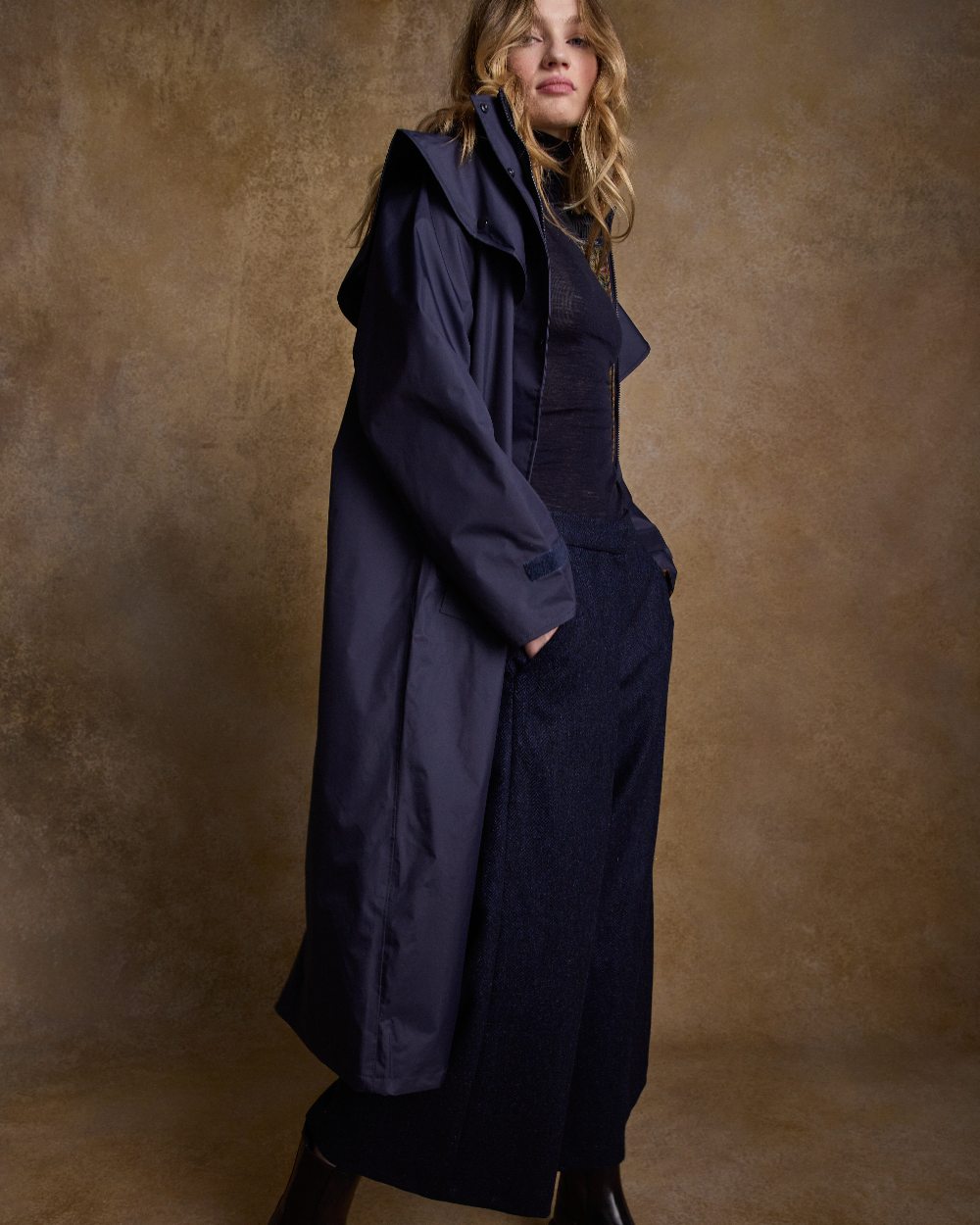 Heritage Navy Coloured Jack Murphy Malvern Ladies Waterproof Bush Coat on indoor background