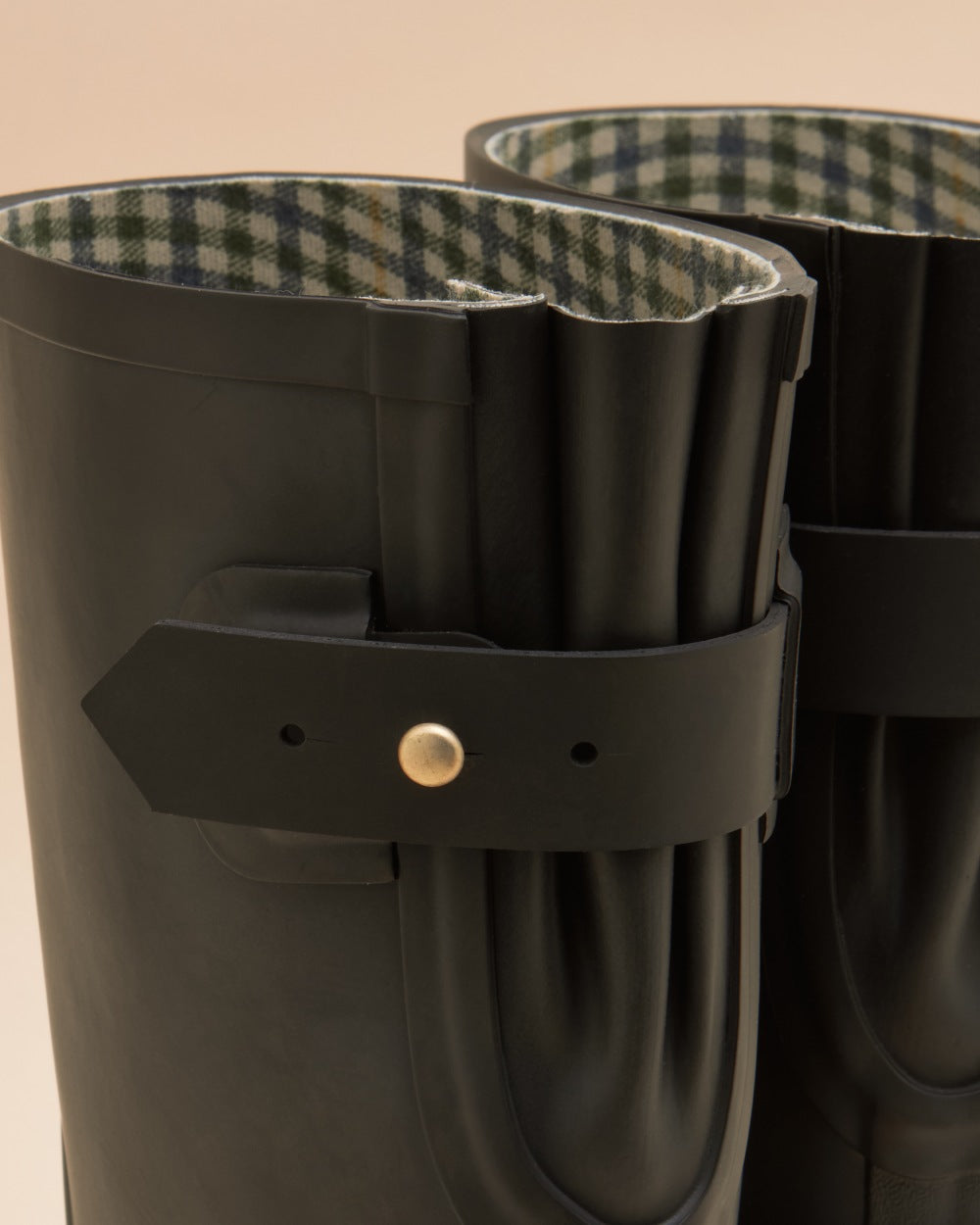 Black coloured Joules Womens Wistow Adjustable Mid Calf Wellies on tan background