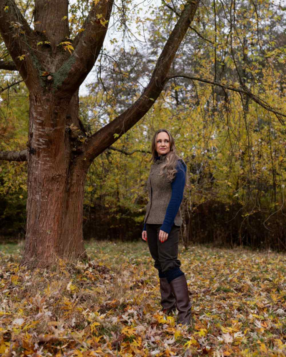 Laksen Hopnell Fife Tweed Vest On A Farm Background