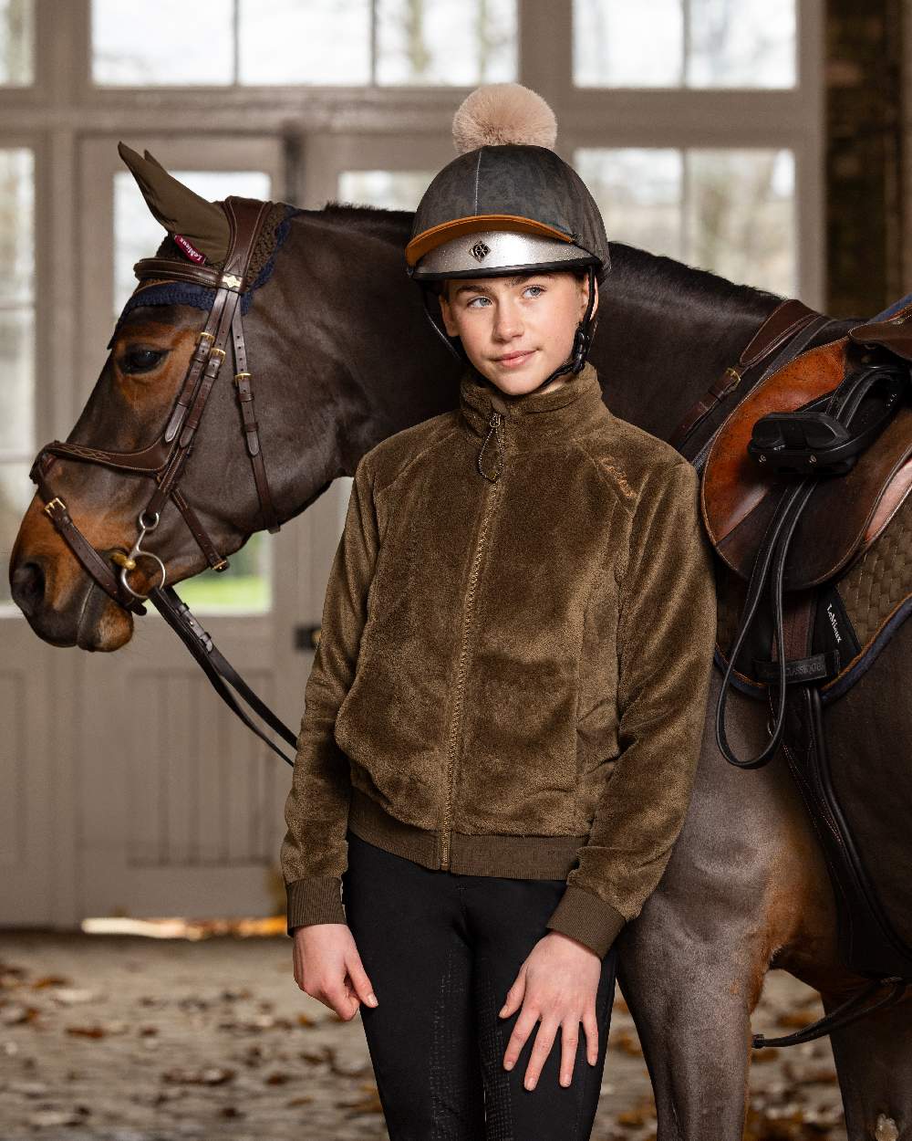Alpine coloured LeMieux Casey Hat Silk on stable background