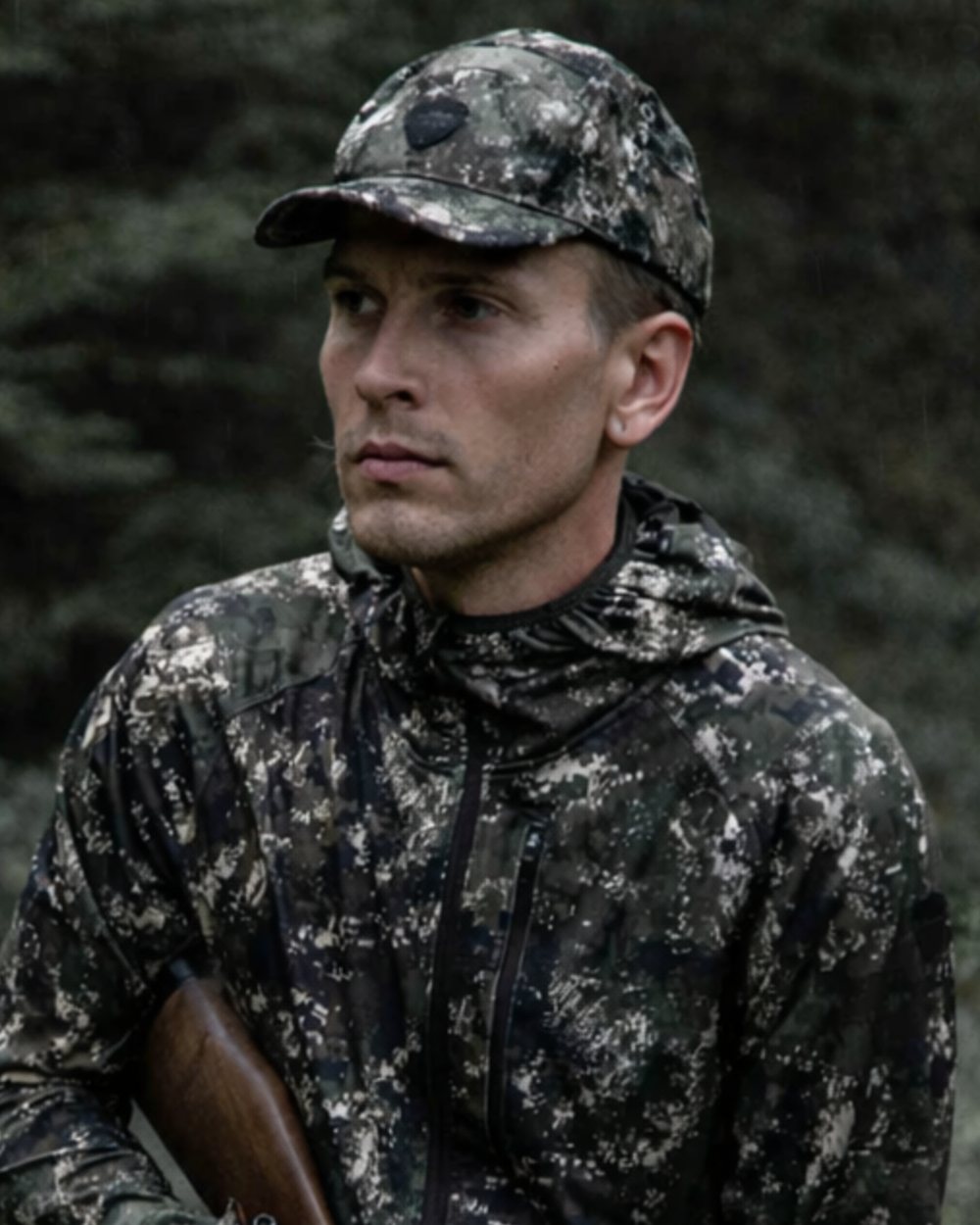 Camo coloured Northern Hunting Asle Camo Cap on forest background