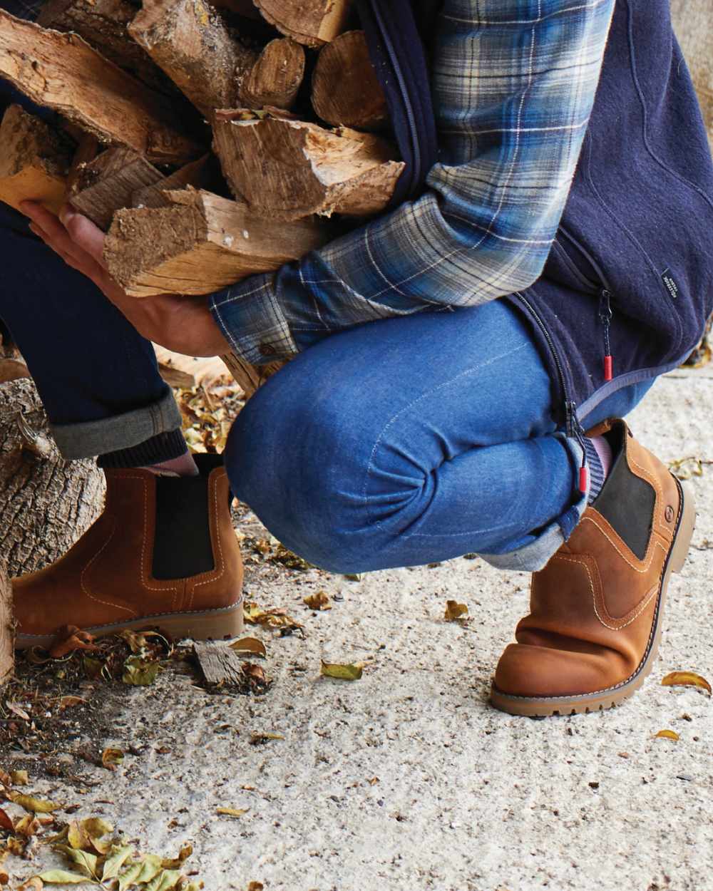 Havana Coloured Orca Bay Mens Exmoor Chelsea Boots On A Wood Background