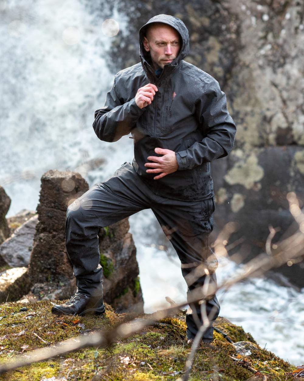 Dark Anthracite Coloured Pinewood Mens Telluz Trousers on forest background
