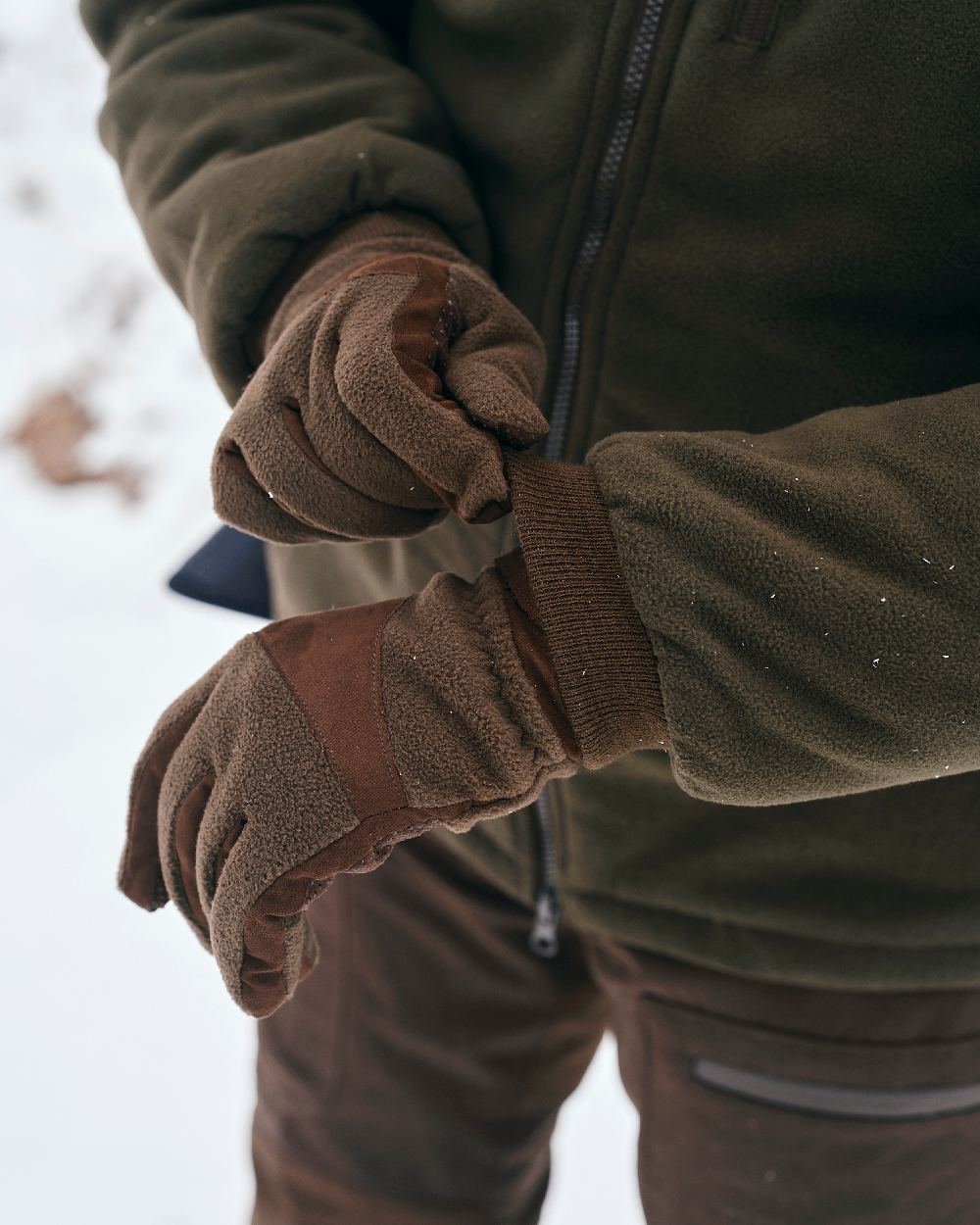 Hunting Brown Suede Brown Coloured Pinewood Smaland Hunters Extreme Fleece Gloves on snow background