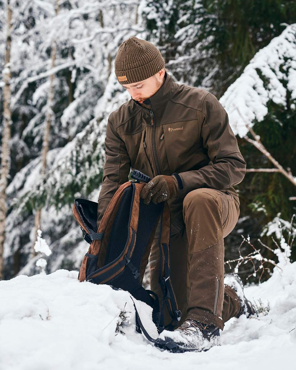 Hunting Brown Suede Brown Coloured Pinewood Smaland Hunters Extreme Fleece Gloves on snow background