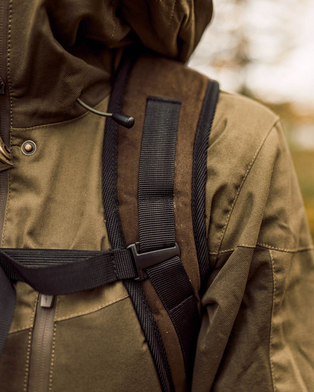 Hunting Olive Coloured Pinewood Womens Finnveden Hybrid Jacket on forest background