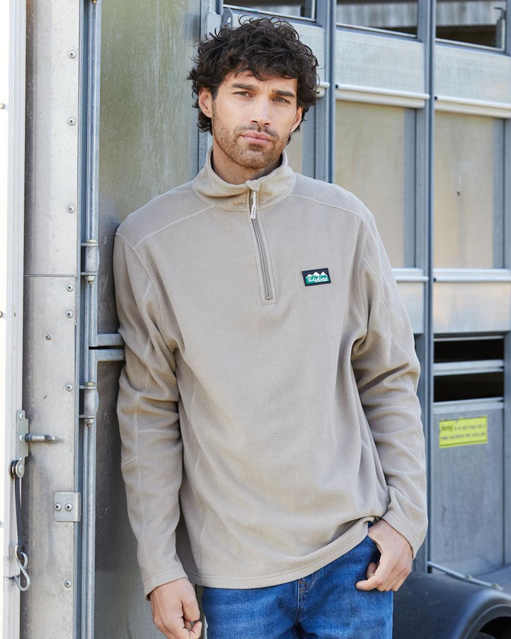 Roasted Cashew coloured Ridgeline Narvik Fleece on outdoor background