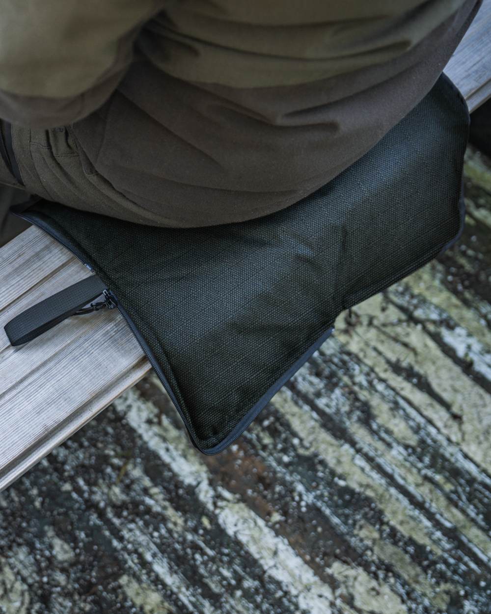 Pine Green coloured Seeland Celsius Heat Seat Pad on forest background