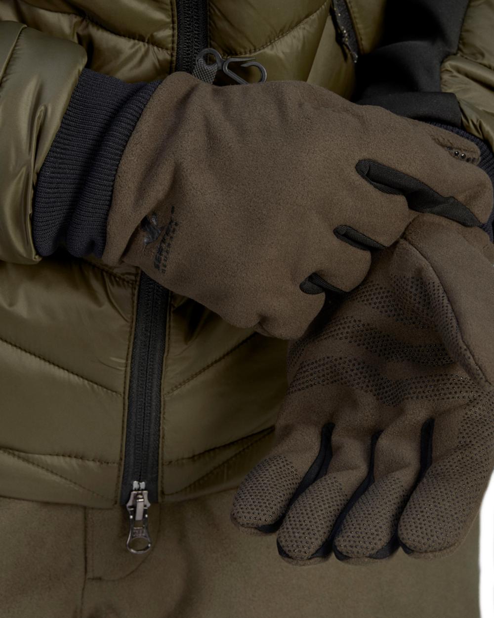 Pine Green Coloured Seeland Climate Gloves on White background
